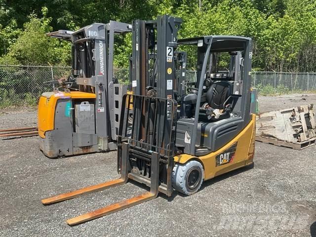 CAT MH 2ET4000 Chariots élévateurs électriques