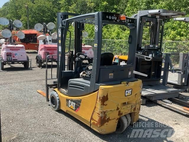 CAT MH 2ET4000 Chariots élévateurs électriques