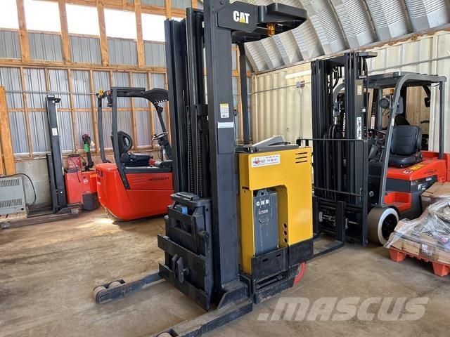 CAT NRR35 Chariot à mât rétractable