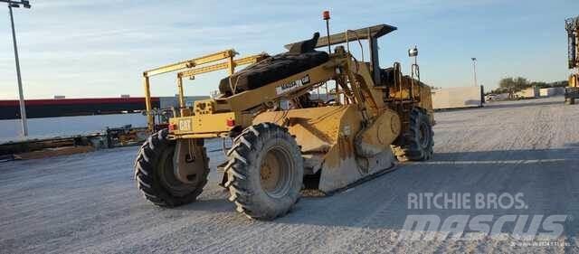 CAT RM300 Compacteur de sol