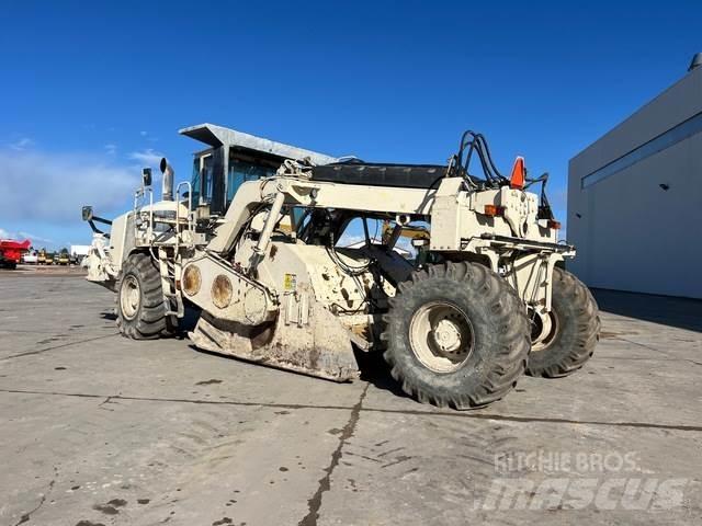 CAT RM500 Compacteur de sol