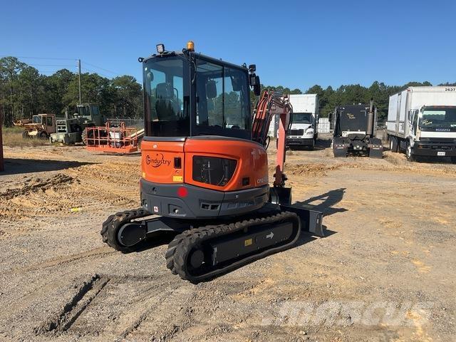 CFG 40UF Pelle sur chenilles