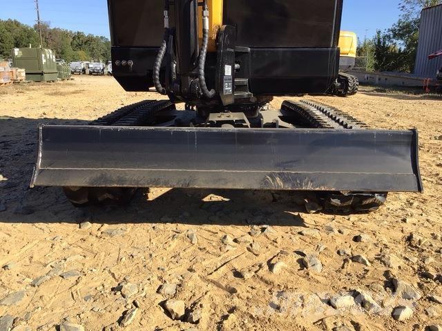 CFG QNT30 Pelle sur chenilles