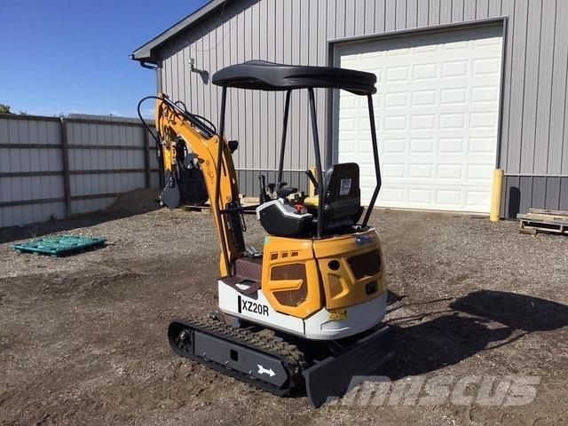 CFG XZ20R Pelle sur chenilles