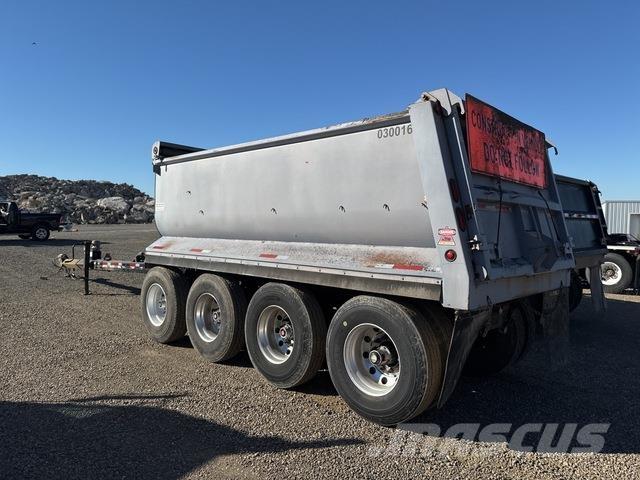  Clough Remorque benne