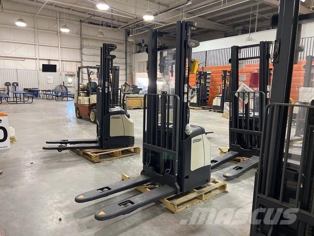 Crown ES 4000 Gerbeurs Automoteurs