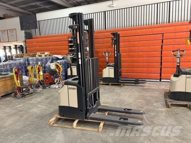 Crown ES 4000 Gerbeurs Automoteurs