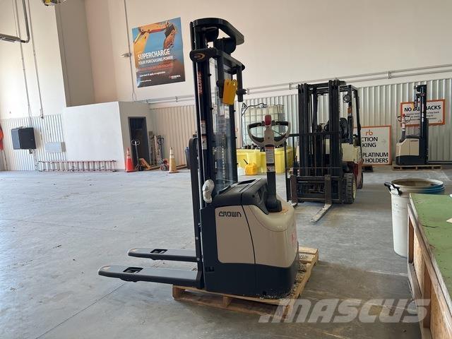 Crown ES 4000 Gerbeurs Automoteurs