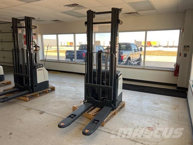 Crown ES 4000 Gerbeurs Automoteurs