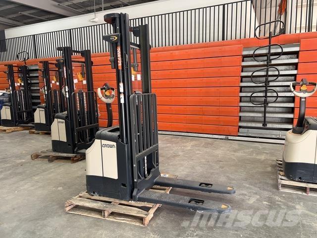 Crown ES 4000 Gerbeurs Automoteurs