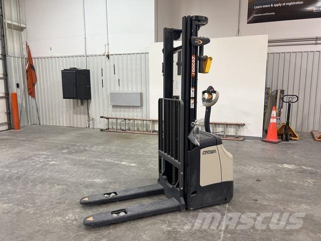 Crown ES 4000 Gerbeurs Automoteurs