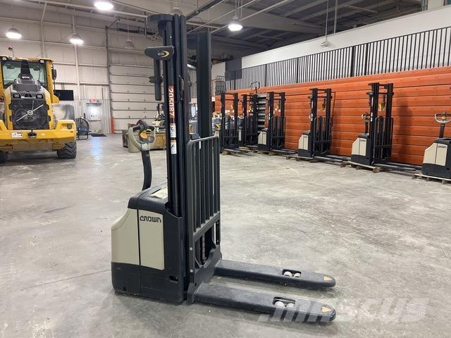 Crown ES 4000 Gerbeurs Automoteurs