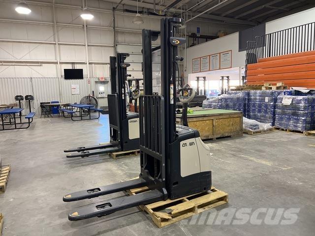 Crown ES 4000 Gerbeurs Automoteurs