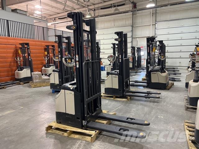 Crown ES 4000 Gerbeurs Automoteurs