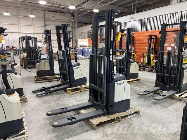 Crown ES 4000 Gerbeurs Automoteurs