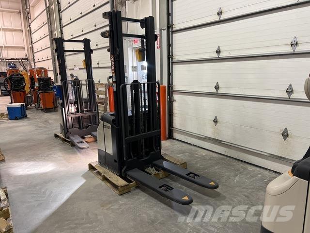 Crown ES 4000 Gerbeurs Automoteurs