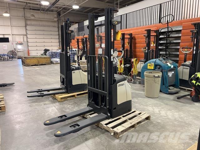 Crown ES 4000 Gerbeurs Automoteurs