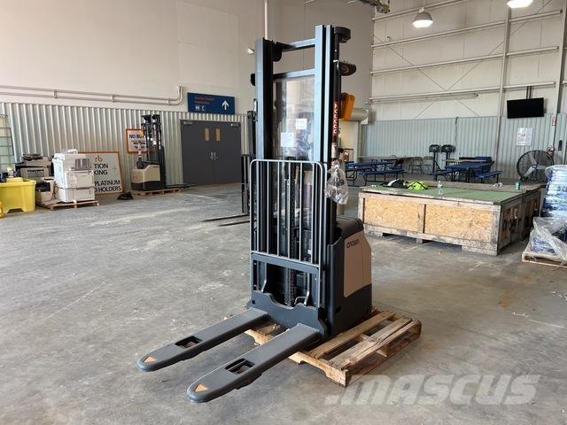 Crown ES 4000 Gerbeurs Automoteurs