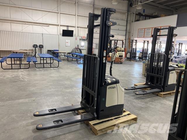 Crown ES 4000 Gerbeurs Automoteurs