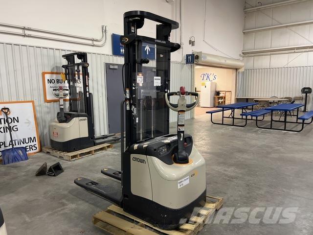 Crown ES 4000 Gerbeurs Automoteurs