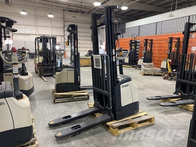 Crown ES 4000 Gerbeurs Automoteurs