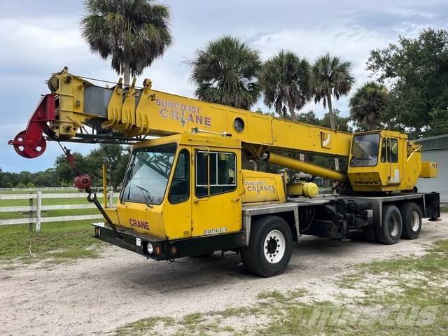 Daewoo DTC-35 Grue sur chenilles