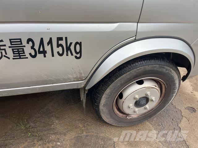 DFSK  Camion balayeur