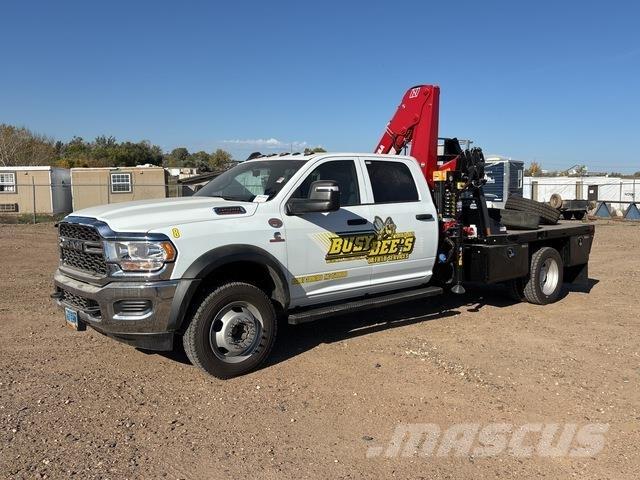 Dodge 5500 Camion plateau ridelle avec grue