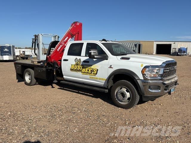 Dodge 5500 Camion plateau ridelle avec grue