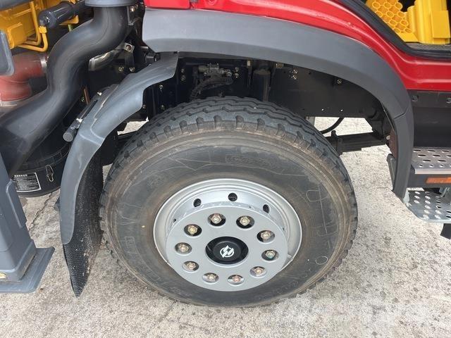 Dongfeng  Camion plateau ridelle avec grue