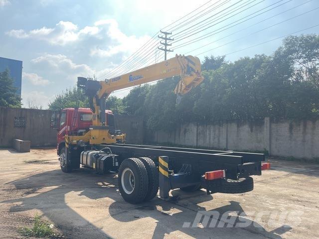 Dongfeng DV3 Camion plateau ridelle avec grue