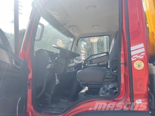 Dongfeng DV3 Camion plateau ridelle avec grue