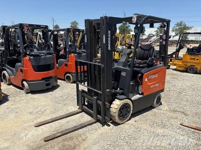 Doosan BC25S-7 Chariots élévateurs électriques