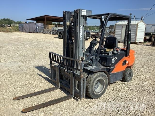 Doosan D30S-7 Autres Chariots élévateurs