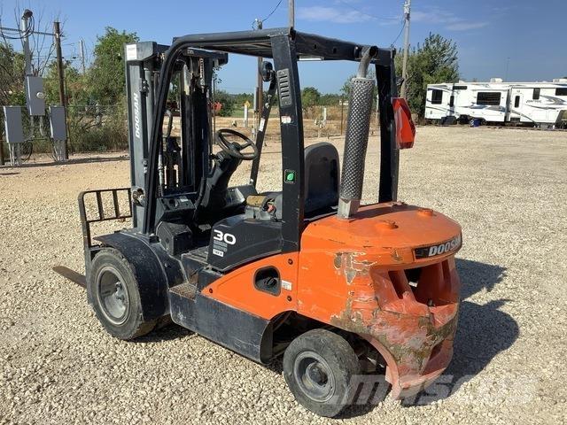 Doosan D30S-7 Autres Chariots élévateurs