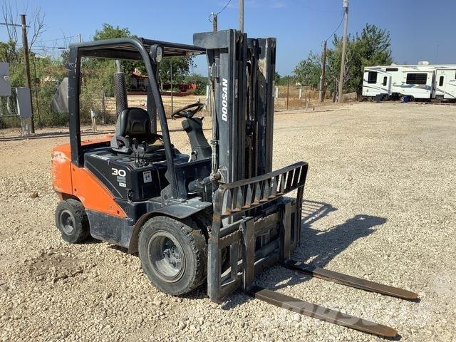 Doosan D30S-7 Autres Chariots élévateurs