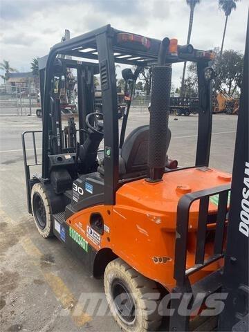 Doosan D30S7 Autres Chariots élévateurs