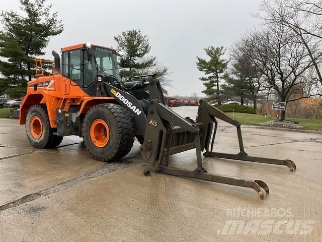 Doosan DL300-5 Chargeuse sur pneus