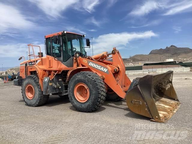 Doosan DL300-5 Chargeuse sur pneus