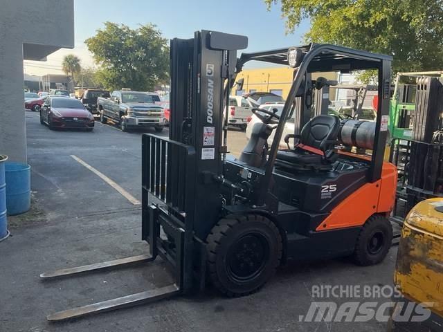 Doosan G25E-7 Construction - Autres