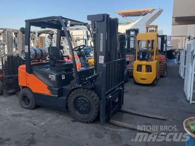 Doosan G25E-7 Construction - Autres