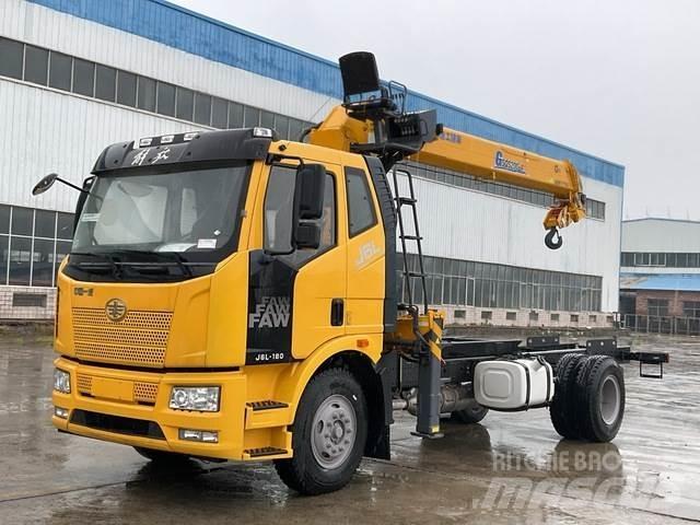 FAW J6L - 180 Camion plateau ridelle avec grue