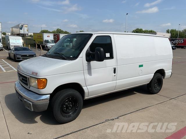 Ford E-150 Utilitaire