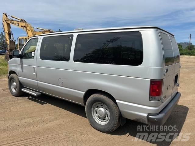 Ford E-150 Voiture