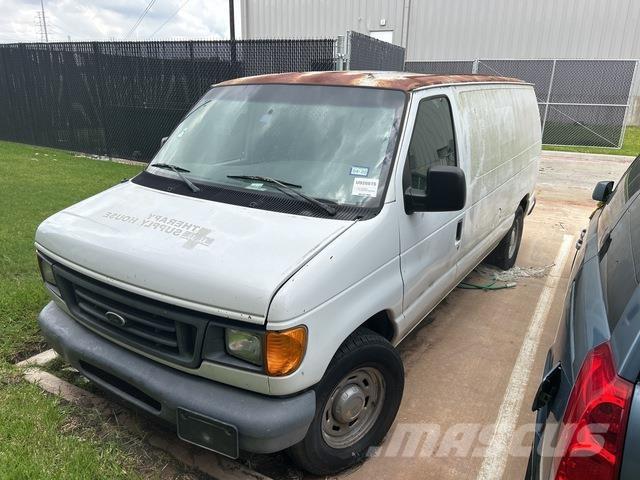 Ford E-150 Utilitaire