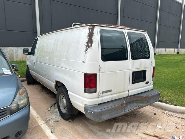 Ford E-150 Utilitaire