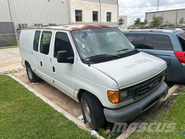 Ford E-150 Utilitaire