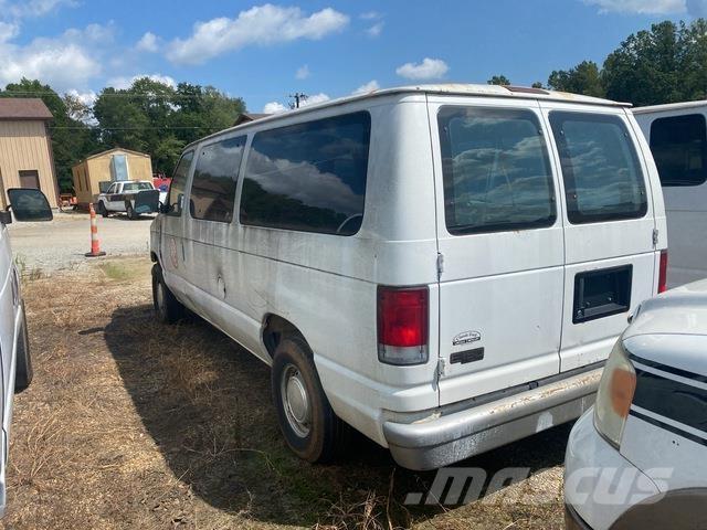 Ford E-150 Voiture