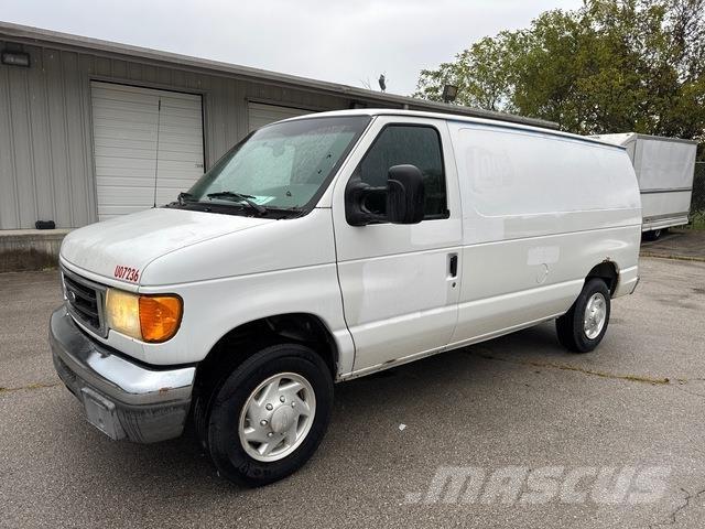 Ford E-150 Utilitaire