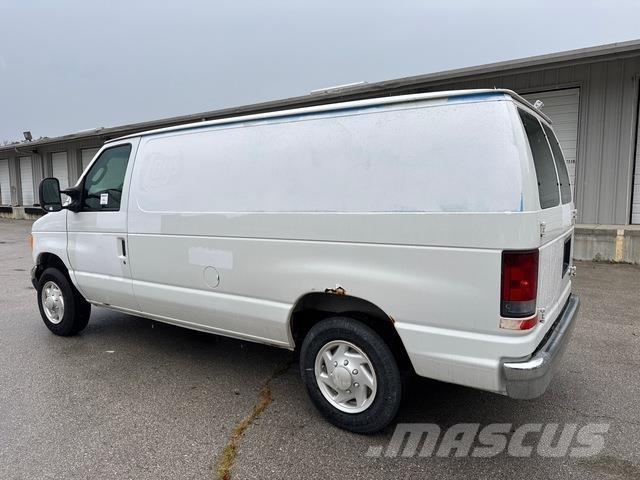 Ford E-150 Utilitaire